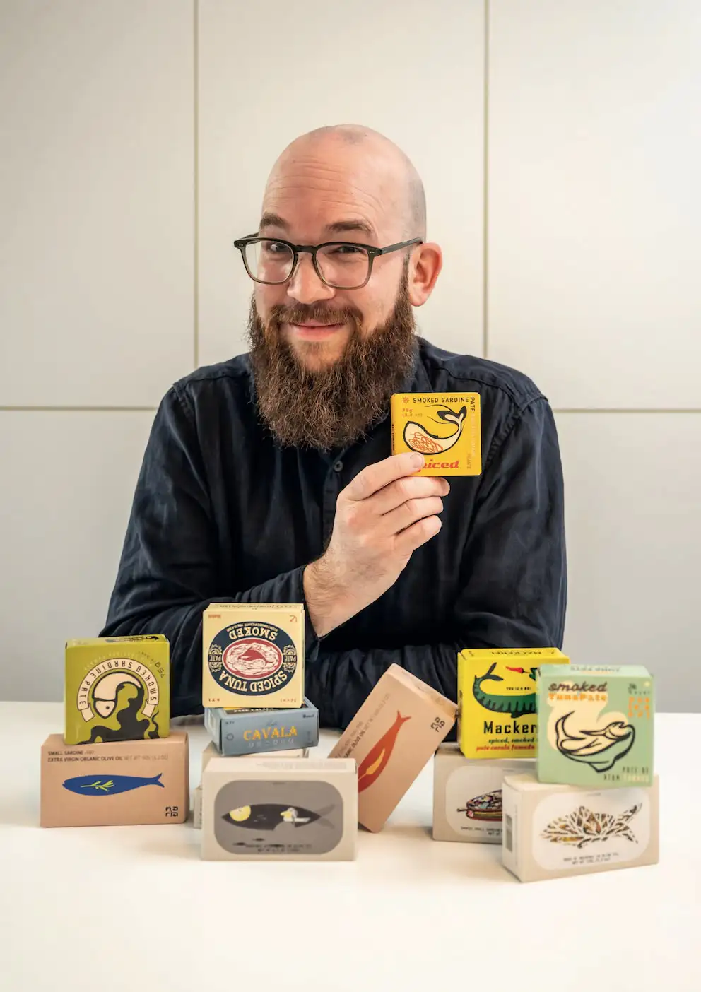 Pieter Jelle met een selectie artisanale conservas